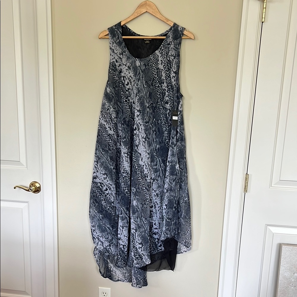 Chic Sleeveless Asymmetrical Dress in Black and Gray